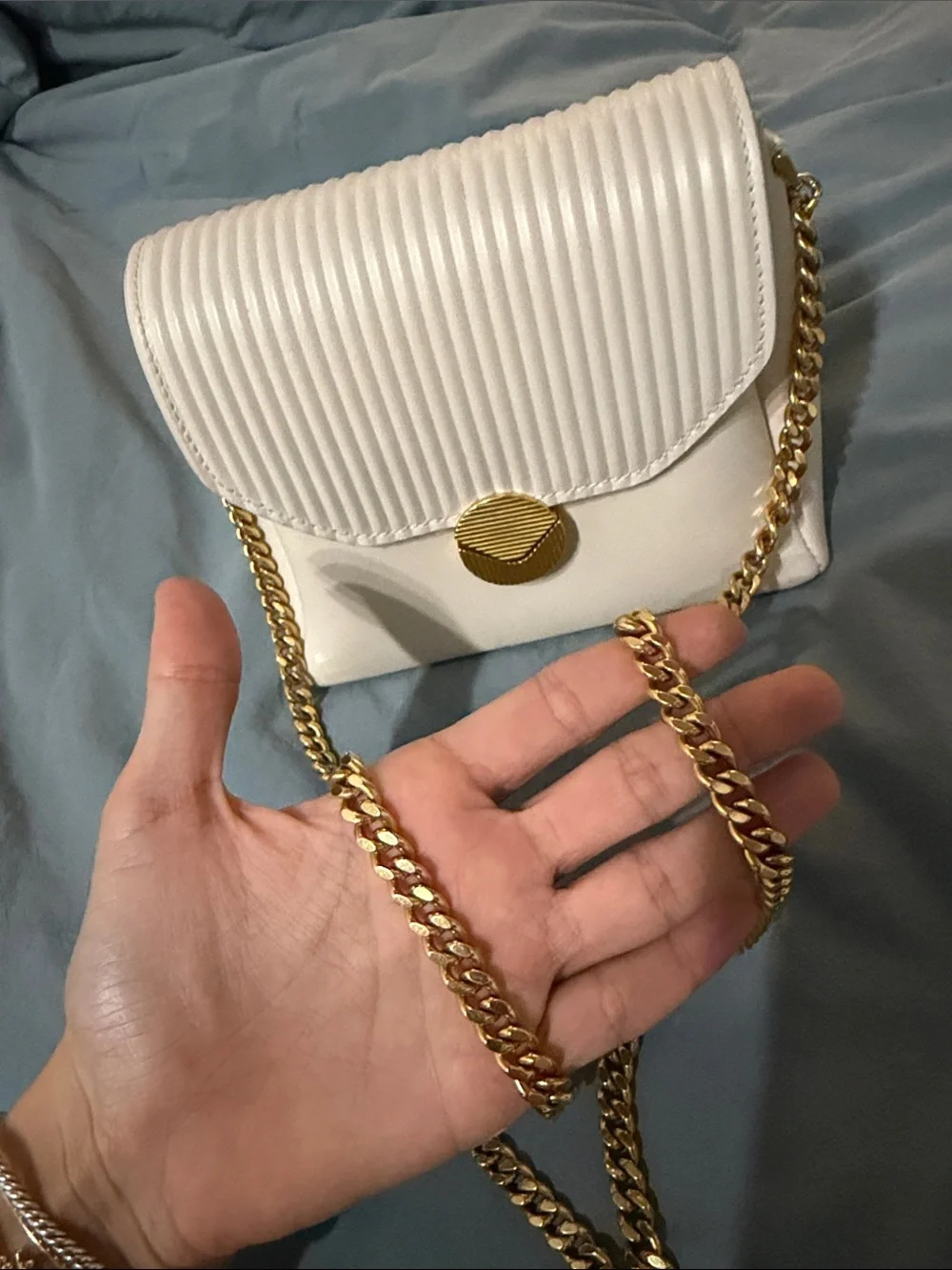 Elegant Cream Crossbody with Gold Chain and Textured Flap
